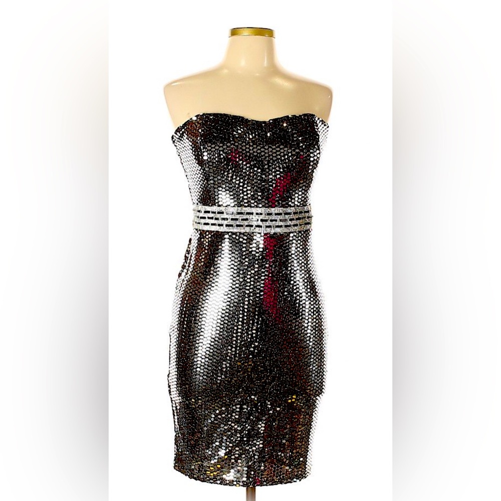 Freesia Silver Cocktail dress strapless size large, fits like an 8/10